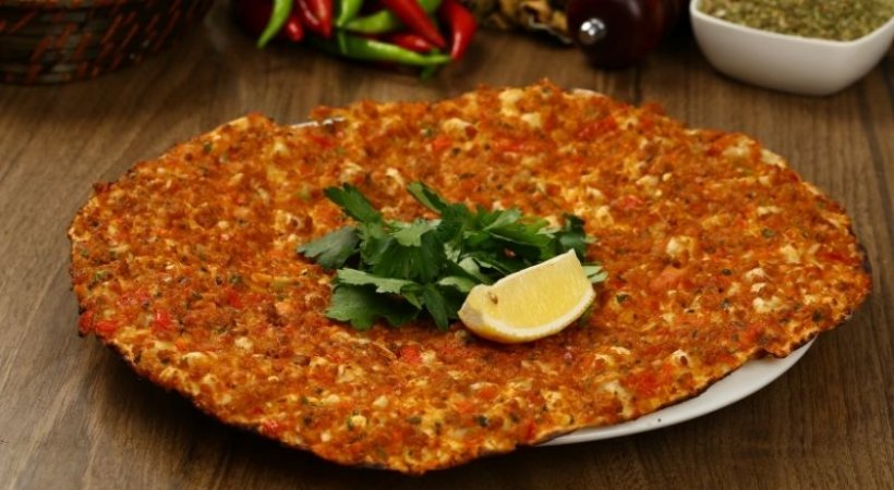 Yandım dedikçe buz gibi ayran edalı cilveli Lahmacun! Abe Lahmacun!