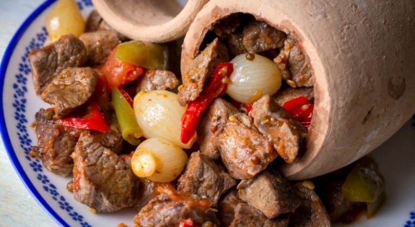 Lezzetiyle parmaklarınızı yiyeceğiniz Testi Kebabı Tarifi