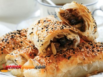 Fıstıklı ve Kıymalı Börek Tarifi, Nasıl Yapılır?