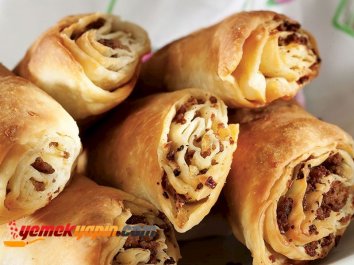 Kıymalı Kuru Börek Tarifi, Nasıl Yapılır?