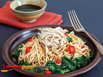 Ispanaklı ve Tavuk Etli Noodle Tarifi, Nasıl Yapılır?