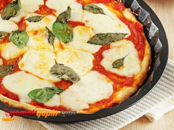 Sarımsaklı ve Mozarellalı Pizza Tarifi, Nasıl Yapılır?