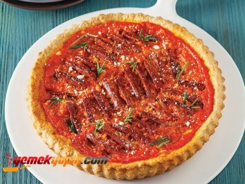 Közlenmiş Kırmızı Biber Dolgulu Sucuklu Tart Tarifi, Nasıl Yapılır?