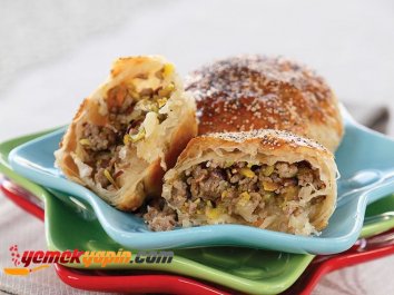 Kıymalı ve Antep Fıstıklı Milföy Börek Tarifi, Nasıl Yapılır?