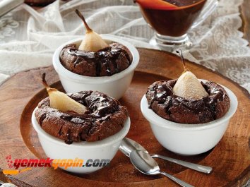 Çikolata Soslu Armutlu Sıcak Kek Tarifi, Nasıl Yapılır?
