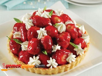 Beyaz Çikolata Soslu ve Çilekli Tart Tarifi, Nasıl Yapılır?