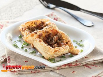 Kıymalı ve Peynirli Açık Börek Tarifi, Nasıl Yapılır?