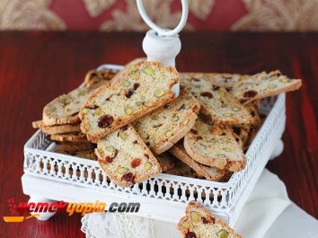 Fıstıklı ve Yaban Mersinli Biscotti Tarifi, Nasıl Yapılır?