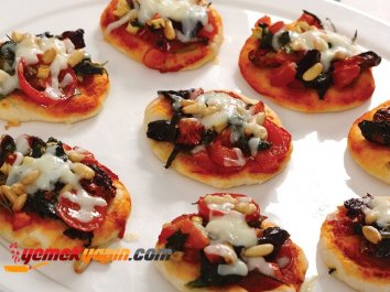 Zeytinli ve Fıstıklı Mini Pizzalar Tarifi, Nasıl Yapılır?