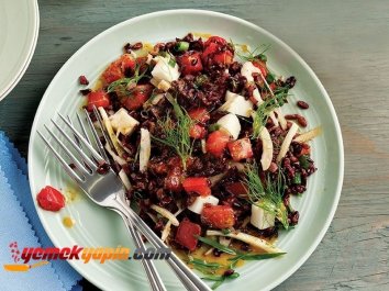 Pembe Domatesli Siyah Pirinç Salatası Tarifi, Nasıl Yapılır?