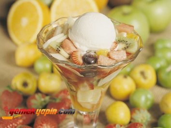 Vanilyalı Dondurma İle Karışık Meyve Salatası Tarifi, Nasıl Yapılır?