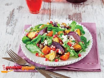 Nar Taneli ve Kırmızı Soğanlı Roka Salatası Tarifi, Nasıl Yapılır?