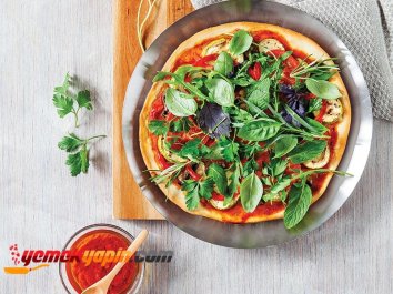 Taze Otlu Pizza Tarifi, Nasıl Yapılır?