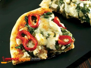 Ispanaklı ve Beyaz Peynirli Pizza Tarifi, Nasıl Yapılır?