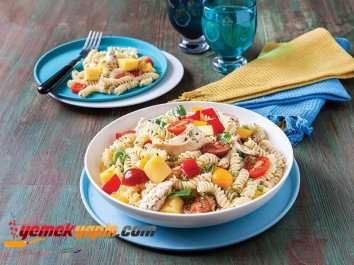 Tavuk Etli, Mangolu Ve Renkli Biberli Makarna Salatası Tarifi, Nasıl Yapılır?