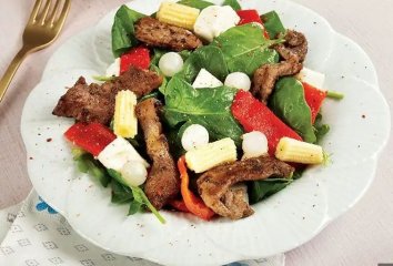 Etli ve Peynirli Ispanak Salatası Tarifi, Nasıl Yapılır?