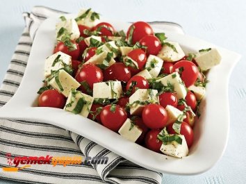 Mozarella Salatası Tarifi, Nasıl Yapılır?