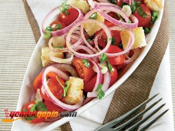 Ekmekli Ve Domatesli Soğan Salatası Tarifi, Nasıl Yapılır?