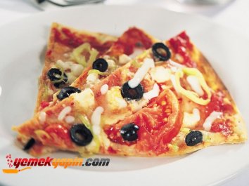 Üç Peynirli Pizza Tarifi, Nasıl Yapılır?