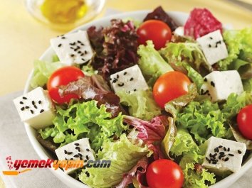 Beyaz Peynirli Akdeniz Salatası Tarifi, Nasıl Yapılır?