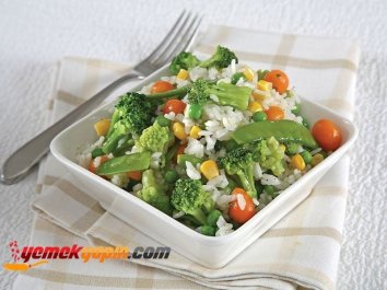 Karışık Sebzeli Pirinç Salatası Tarifi, Nasıl Yapılır?