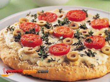 Kremalı ve Domatesli Pizza Tarifi, Nasıl Yapılır?
