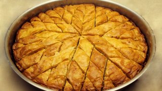 El Açması Cevizli Ev Baklavası Tarifi