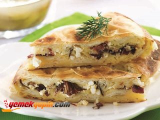Pastırmalı ve Üç Peynirli Börek Tarifi, Nasıl Yapılır?