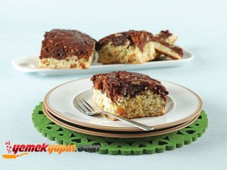 İki Renkli Meyveli Kek Tarifi, Nasıl Yapılır?