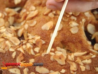 Bademli Yumuşak Kek Tarifi, Nasıl Yapılır?