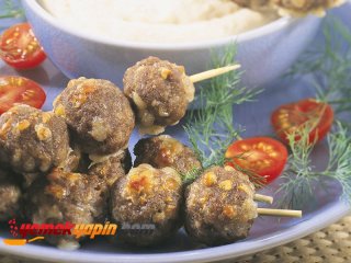 Humuslu Şiş Köfte Tarifi, Nasıl Yapılır?