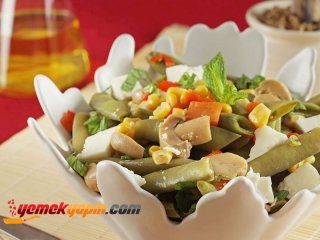 Peynirli Taze Bakla Salatası Tarifi, Nasıl Yapılır?