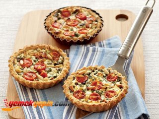 Rokalı ve Keçi Peynirli Mini Tartlar Tarifi, Nasıl Yapılır?
