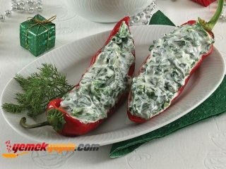 Biber Yatağında Yoğurtlu Ispanak Salatası