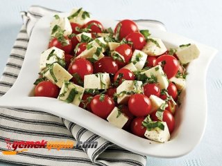 Mozarella Salatası Tarifi, Nasıl Yapılır?
